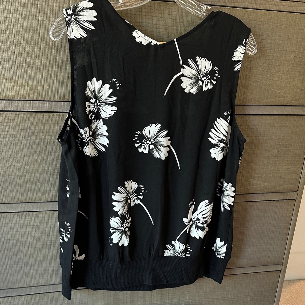 Cabi Black and White Floral Button-Up Blouse - Picture 3 of 6